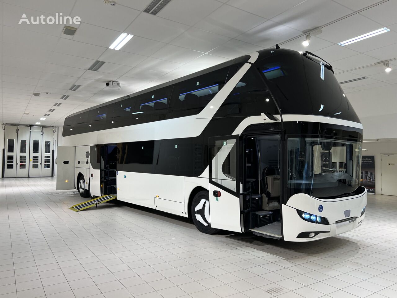 bus à impériale Neoplan SKYLINER P06 Euro 6E V.I.P / Exclusive Class (Dark Edition) neuf