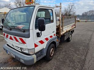 camion-benne Nissan Cabstar