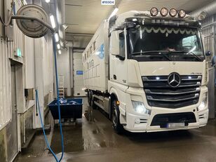 camion bétaillère Mercedes-Benz 2013 Mercedes Actros Animal transport truck w/ lift