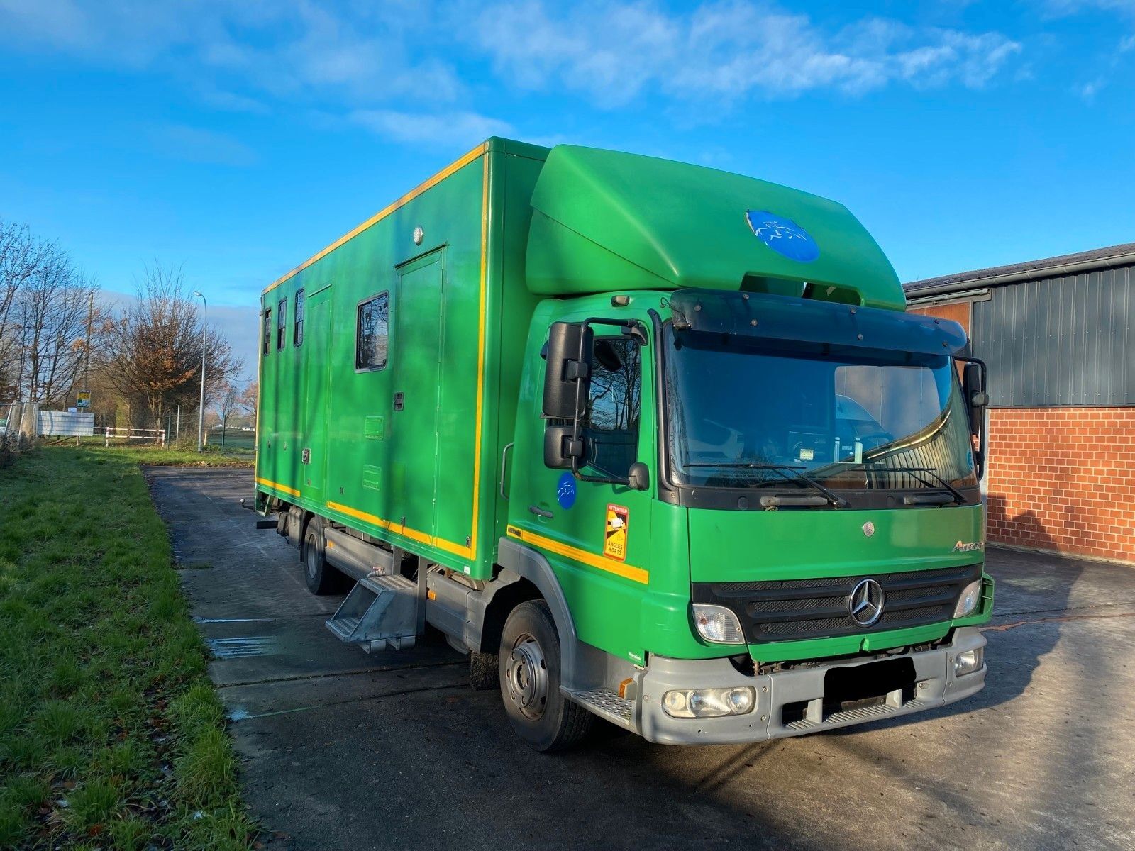 camion chevaux Mercedes-Benz Atego Horse transporter + RV