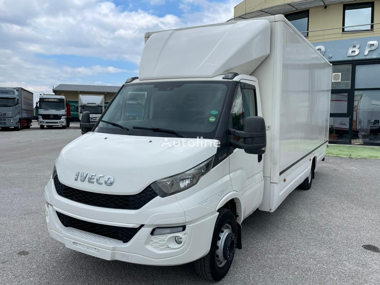 camion fourgon IVECO 70C21 DAILY