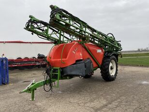 pulvérisateur traîné SEGUIP U5400 endommagé