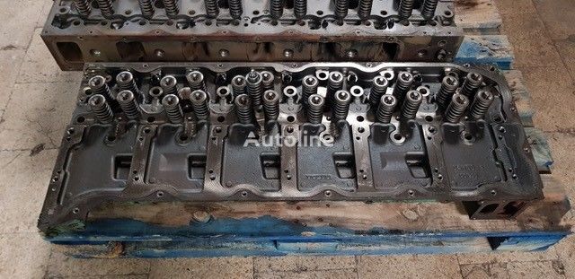 tête de cylindre du moteur VOLVO /Cylinder Head D9 - D11 pour camion
